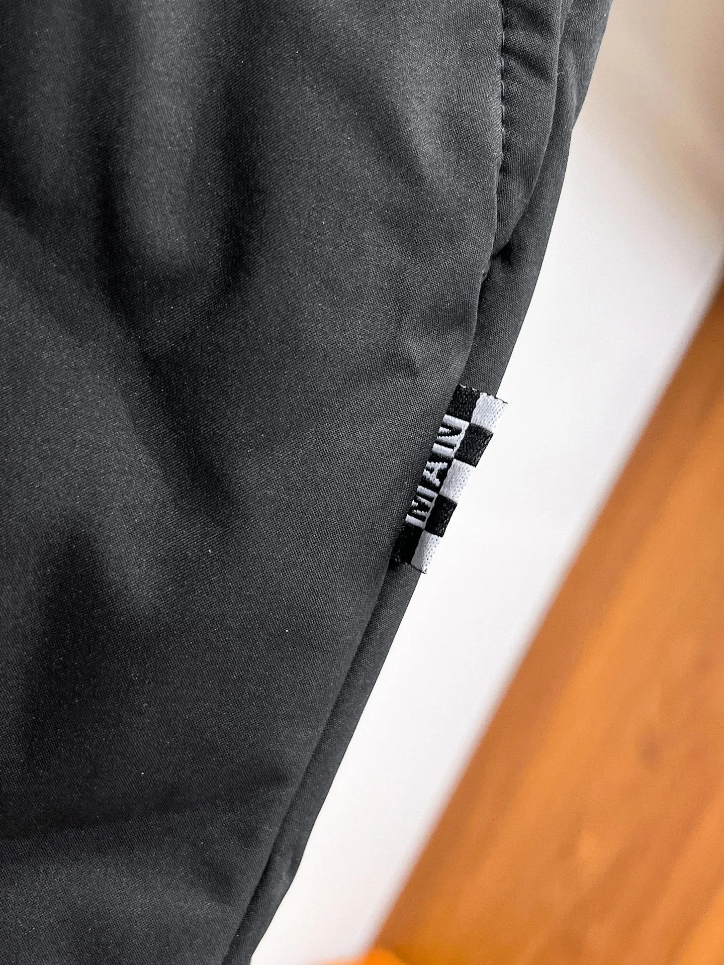 P490 Big Goose🇨🇦 🔥50ss thickened warm down pants, a new autumn and winter product, are here. 🌹Winter essential outdoor windproof, lockable and warm. Made of professional-grade outdoor windproof, waterproof and breathable fabric. Lining is filled with %90 white duck down. Lightweight design. Lightweight and warm. Seamless gluing process on the inside. Made of light and gall-free anti-drilling fabric to effectively prevent velvet running. Original hardware accessories Classic logo matching, simple and versatile, the upper body is stylish and not bloated, the same style for men and women! Size: M-3XL.